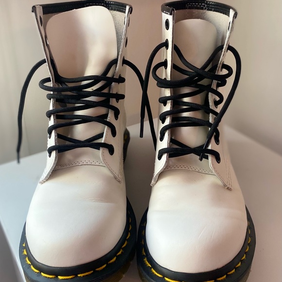 Doc Martens style 11821 bright white boots with black trim and laces . US size 7 - Picture 2 of 5